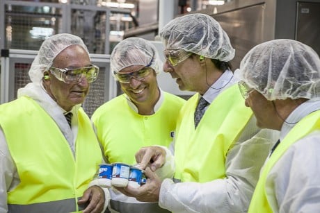 El Ministro de Industria, Energía y Turismo, José Manuel Soria, visita la fábrica de Danone en Tres Cantos con motivo de la celebración de su veinte aniversario