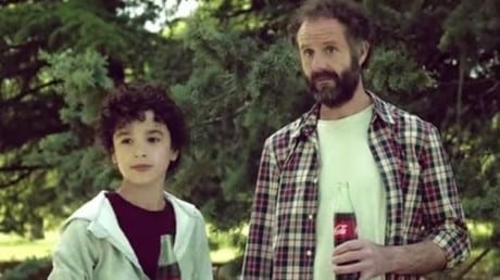 Coca-Cola retira su última campaña publicitaria en España y pide disculpas