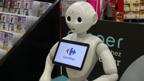 Carrefour presenta a Pepper, un robot que interactúa con sus clientes