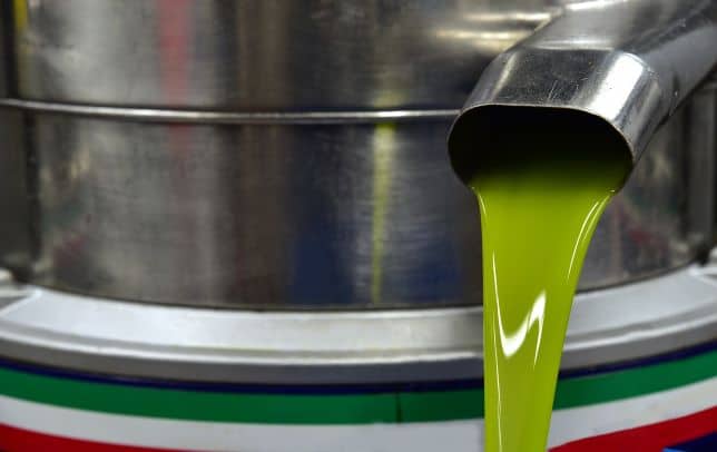 AOVE sin filtrar: de la almazara a la garrafa en olivícola Enoro