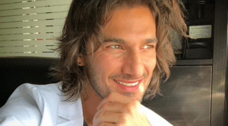 “Es importante hacer partícipes a los niños, es la mejor manera de educarlos nutricionalmente”. Entrevistamos a Hugo Salazar, cantante y nutricionista.