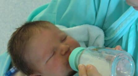 Retirada de dos fórmulas para bebés por contaminación bacteriana