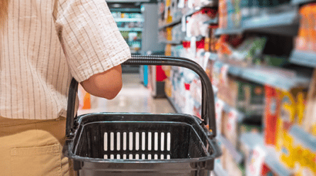 Los españoles están cambiando sus hábitos de gasto debido a la inflación y a la falta de tiempo