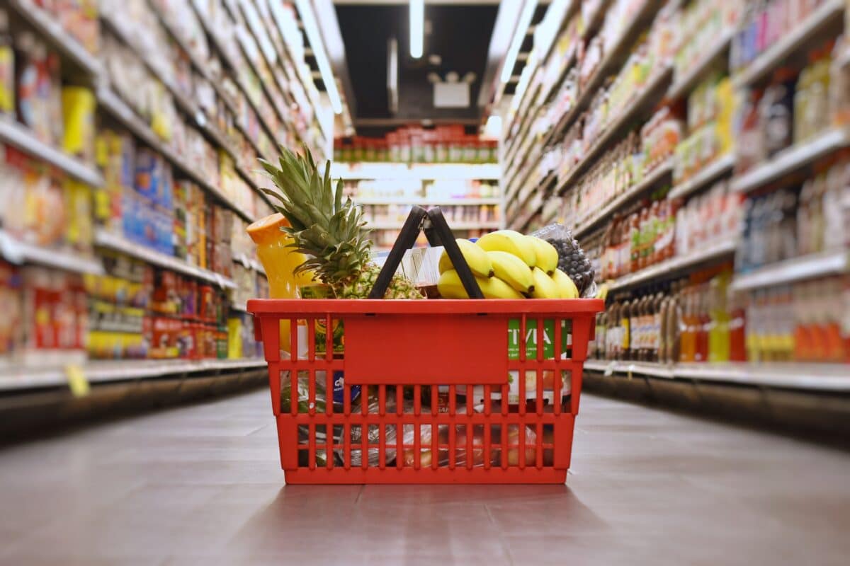 Hipercor, El Corte Inglés y Aldi son los supermercados mejor valorados según la OCU