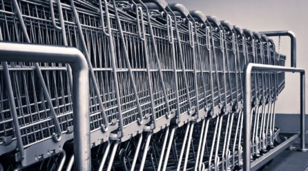 Siete cadenas de supermercados denunciadas por FACUA por no aplicar la bajada del IVA