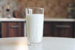 Lactalis prevé una bajada del precio en origen de la leche en España