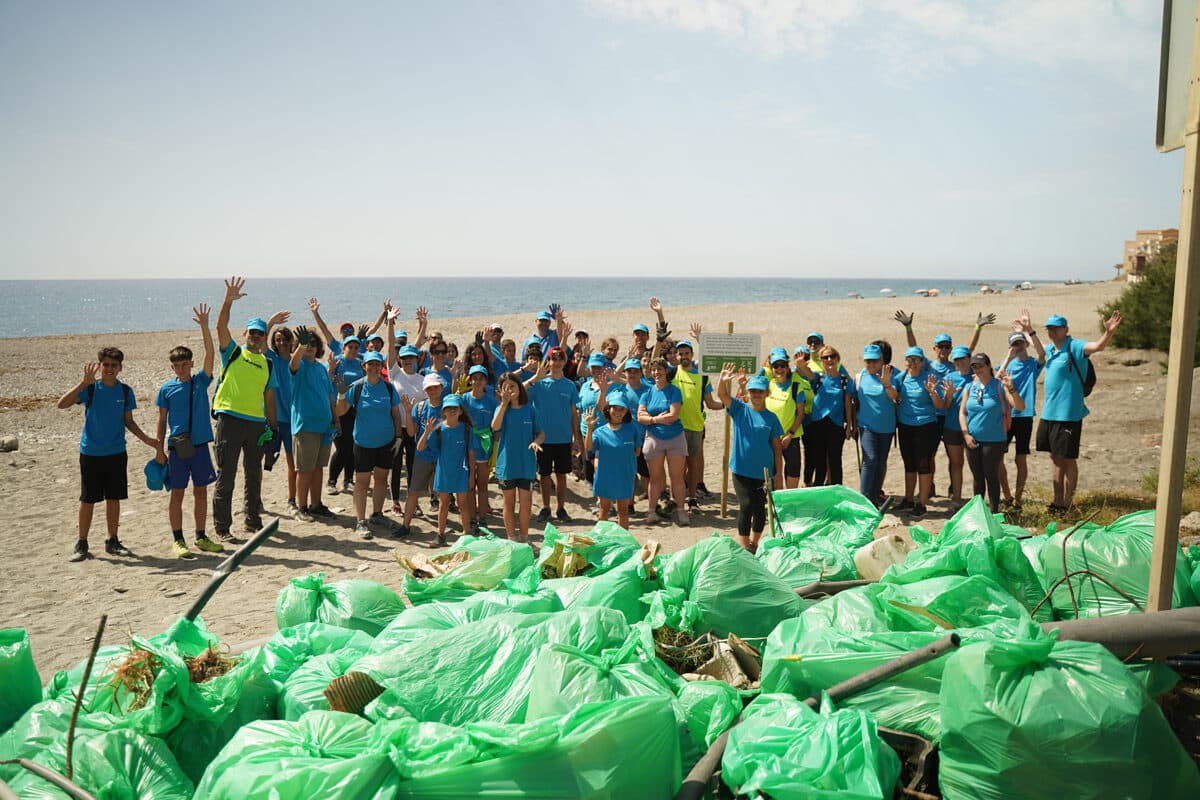 Fundación Miguel García Sánchez, CaixaBank y CajaGranada Fundación, trabajan juntos en la limpieza de los entornos naturales