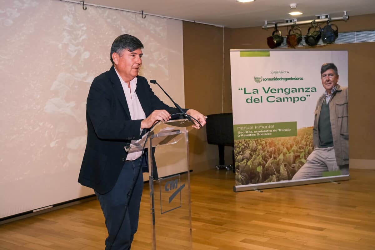 Manuel Pimentel analiza el futuro del campo en la Región de Murcia en su conferencia ‘La Venganza del Campo’