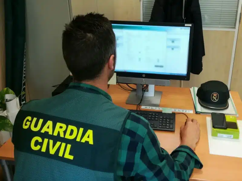 La Guardia Civil desarticula una banda especializada en estafas tecnológicas a empresas hortofrutícolas de Almería y Granada