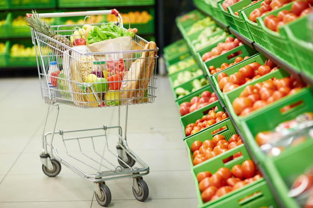 La cebolla, la uva blanca y la manzana Fuji encabezan las subidas de precios en los supermercados