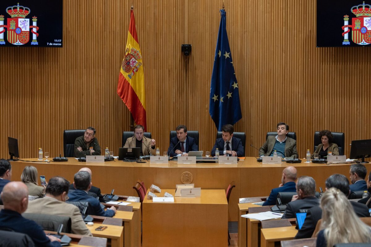 SOS Rural denuncia en el Congreso el abandono del campo: «Los agricultores y ganaderos son profesionales en peligro de extinción»