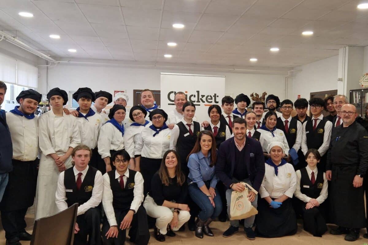 CRICKET impulsa la formación gastronómica junto a Pablo González Conejero y el IES San Juan Bosco