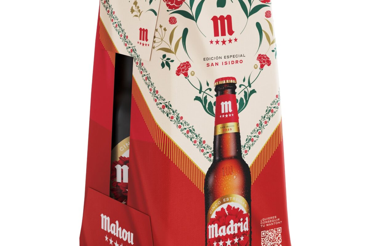 Mahou celebra lo castizo en San Isidro con una edición especial en la que cede su logo a Madrid