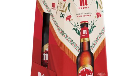 Mahou celebra lo castizo en San Isidro con una edición especial en la que cede su logo a Madrid