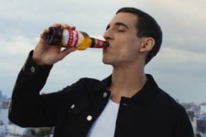 Mahou Cinco Estrellas lanza su nueva campaña “Apunta al cielo y llegarás a las estrellas” de la mano de Miguel Herrán