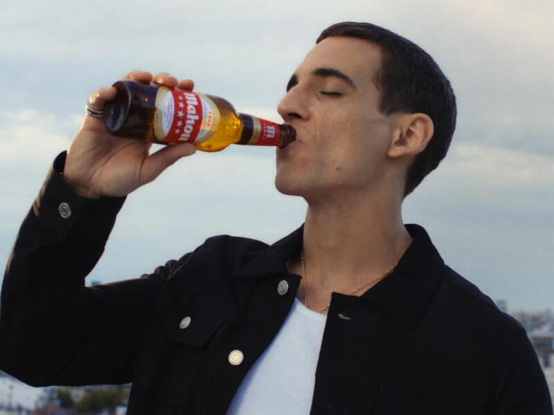 Mahou Cinco Estrellas lanza su nueva campaña “Apunta al cielo y llegarás a las estrellas” de la mano de Miguel Herrán