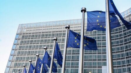 La Unión Europea ofrece a Estados Unidos aranceles cero en bienes industriales pero prepara contramedidas
