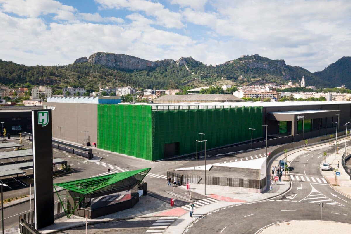 Hinojosa culmina la ampliación de su planta de Xàtiva e incrementa su capacidad productiva con la onduladora más avanzada del mercado