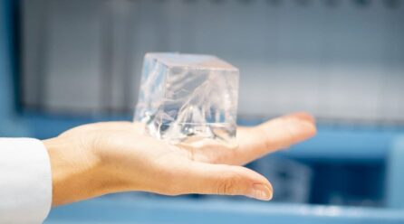 Así trabajan los creadores del frío: el auge de las empresas de hielo en un sector que no se congela