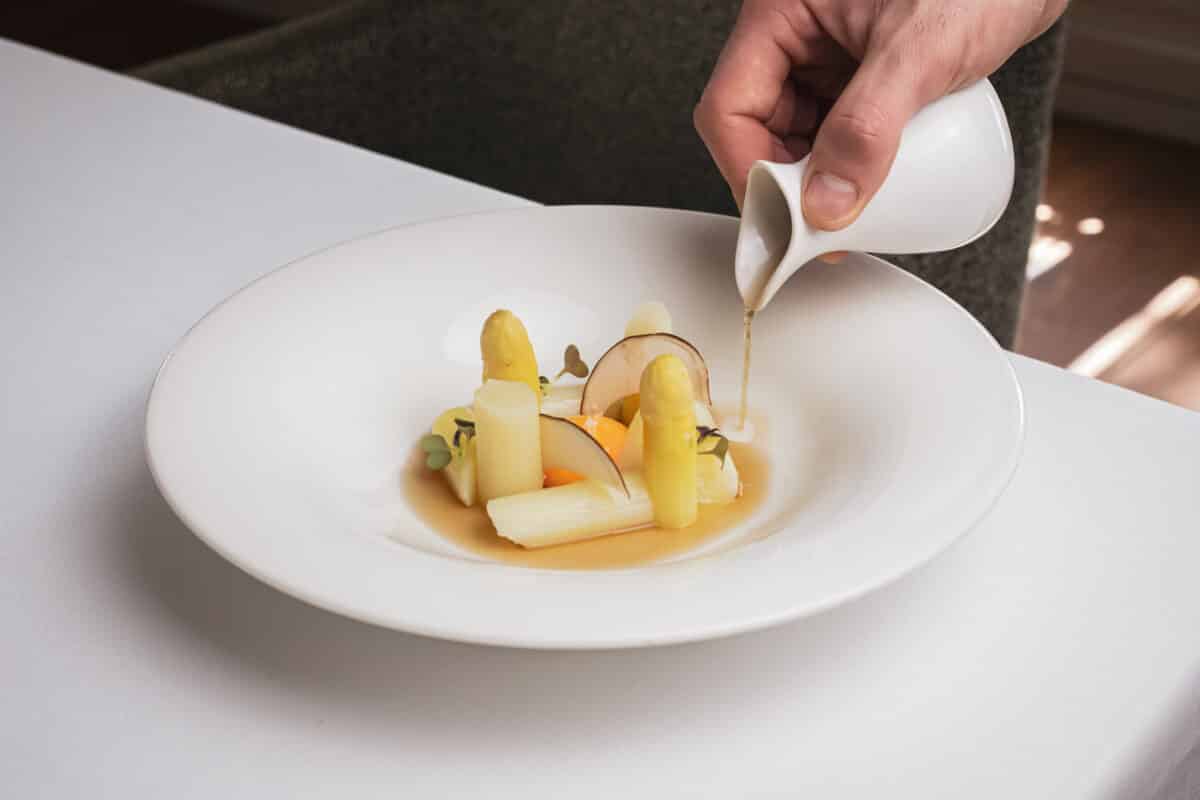 El Espárrago de Navarra conquista los fogones de Barcelona y Madrid en una ruta gastronómica con estrella
