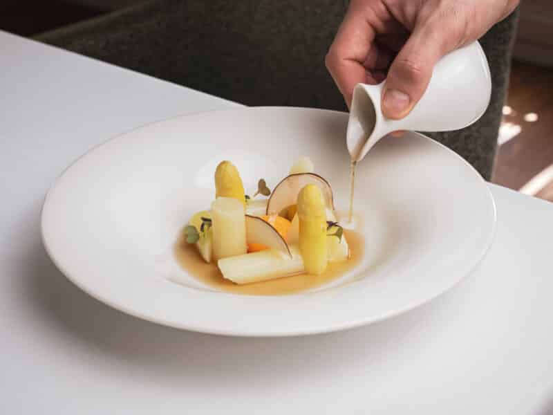El Espárrago de Navarra conquista los fogones de Barcelona y Madrid en una ruta gastronómica con estrella