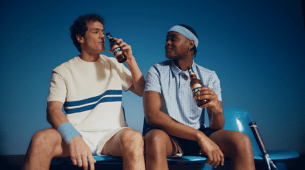 Así disfrutan los españoles del verano, según Mahou 0,0 Tostada