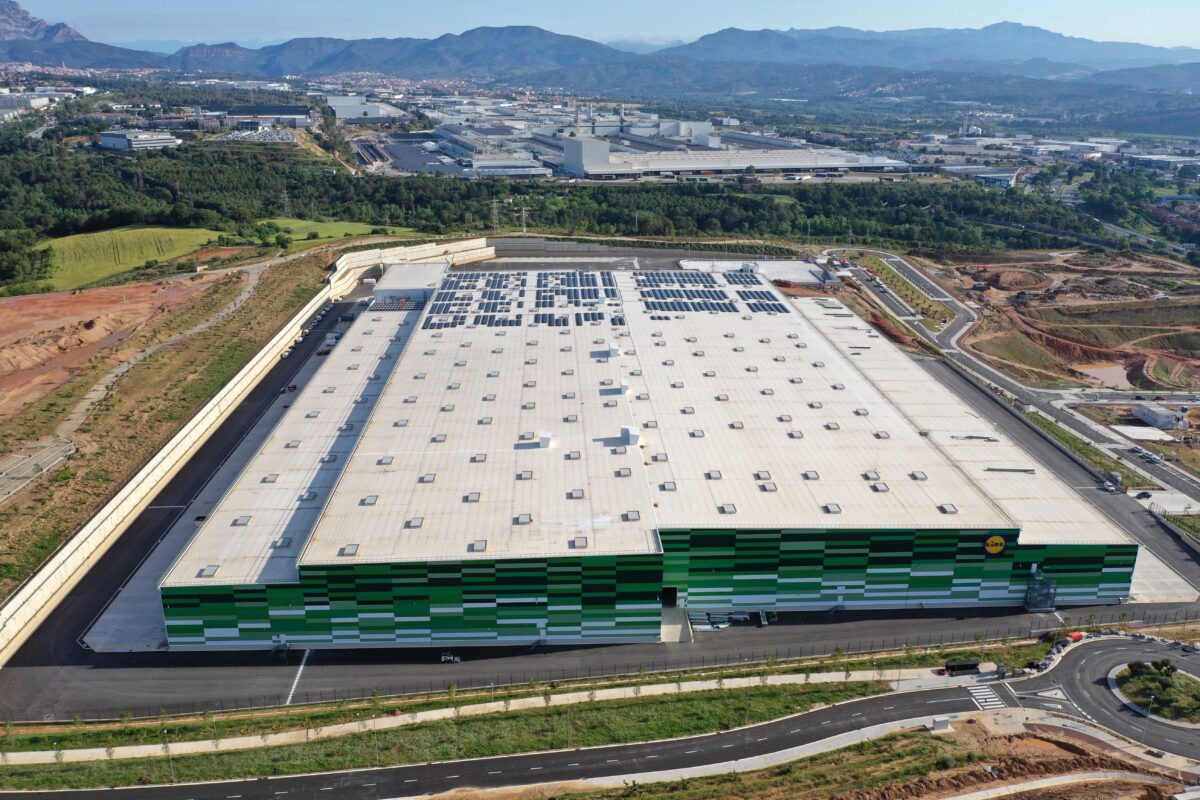Lidl inaugura en Martorell (Barcelona) su mayor centro logístico en España tras invertir 140 millones de euros